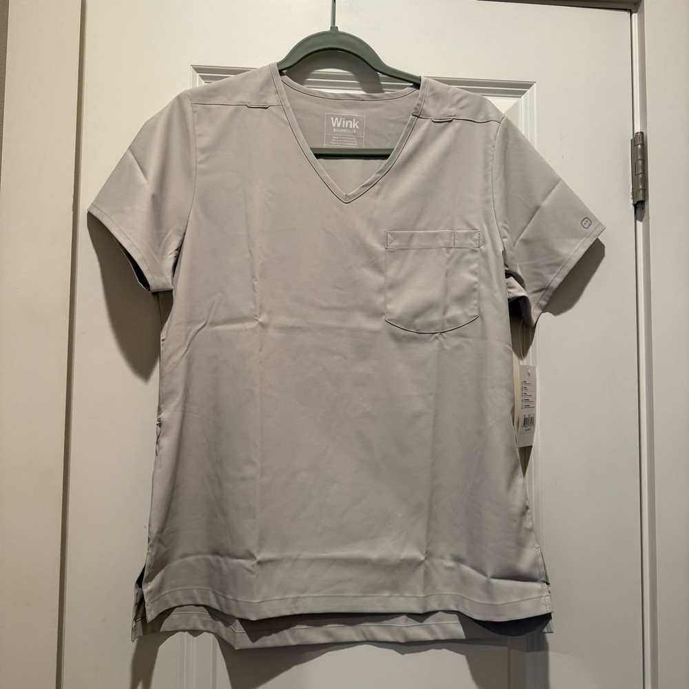 Wink Boundless Women's 2 Chest Pocket V-Neck Scrub Top X-Large 6151 Cloud NWT